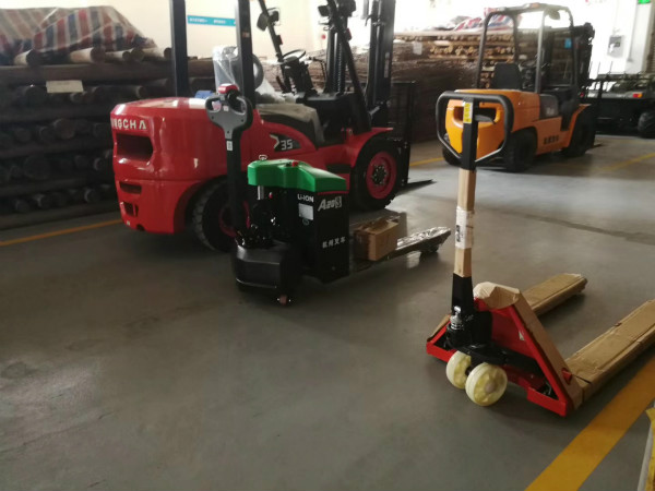 怎么操作叉車才安全？這些危險要規(guī)避！