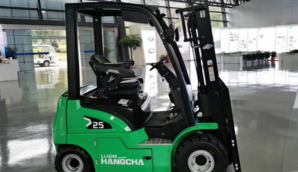 電動叉車買鋰電的還是鉛酸的？當然是鋰電的！