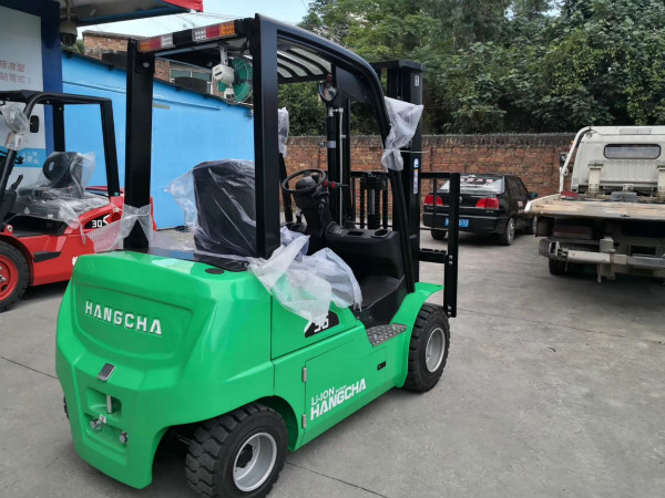 【干貨】電動堆高車、電動搬運車的電機和繼電器應該怎么保養(yǎng)？