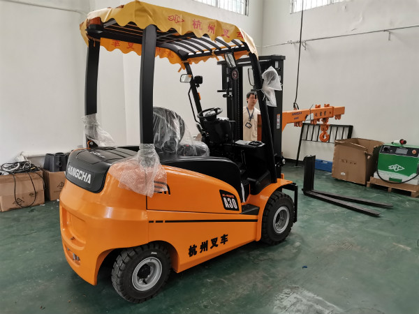 【叉車保養(yǎng)小知識(shí)】叉車電池怎樣加水才正確？